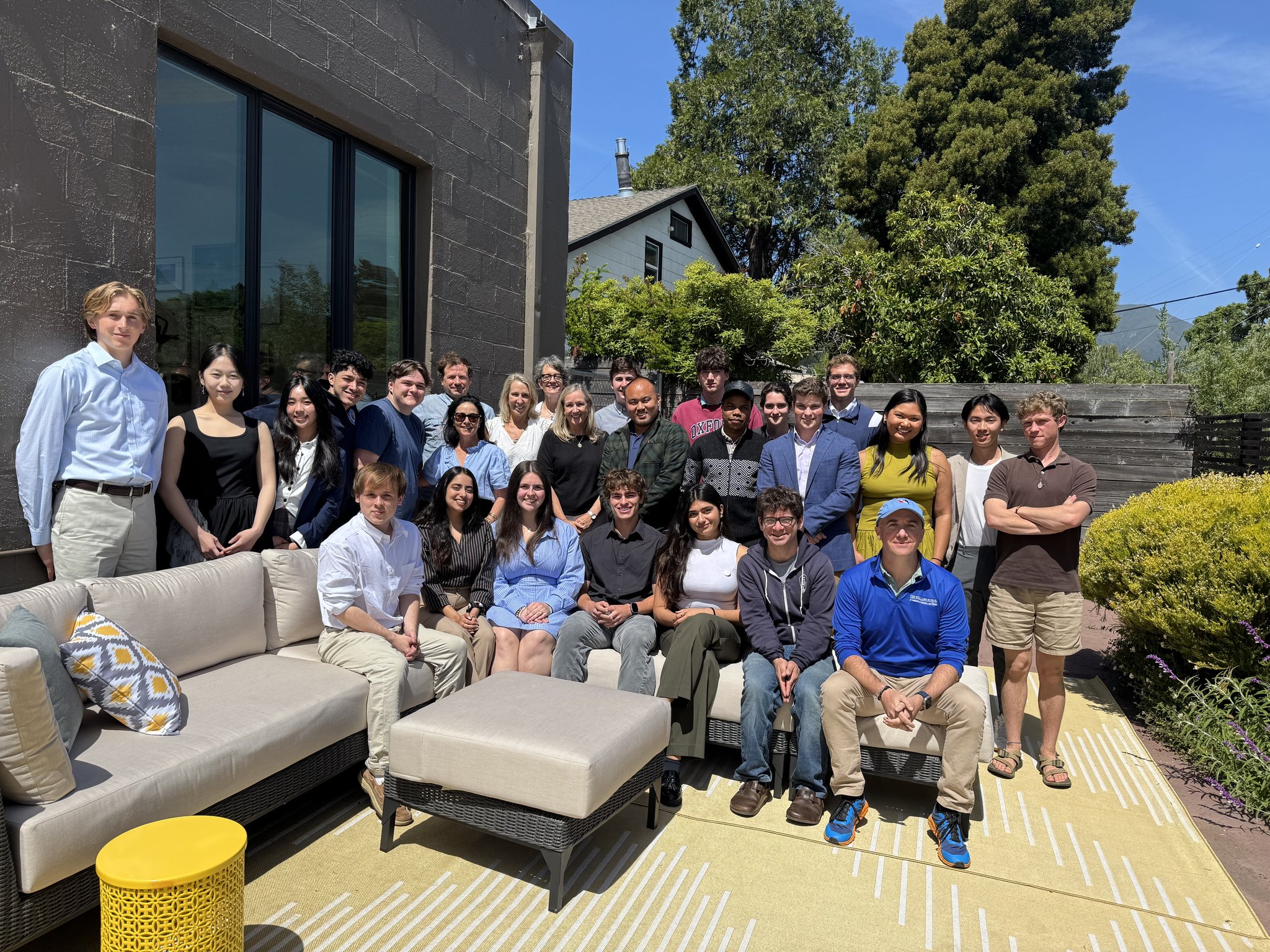 Students in classroom with W&L building on screen